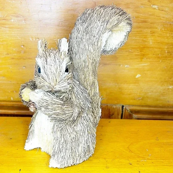 Sisal Squirrel Figurine Small Brown‎ Bristle Burlap Decor 8.5