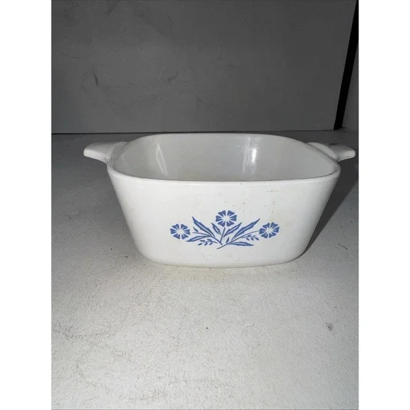 Vintage Corning Ware P-43-B Blue Cornflower‎ Casserole Dish 22oz