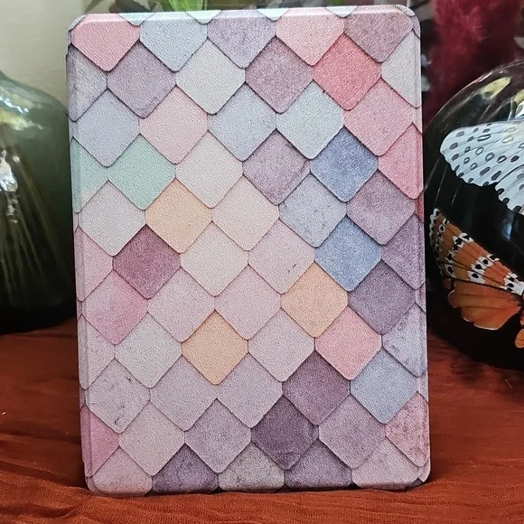 Colorful Kindle Case with Scales Design