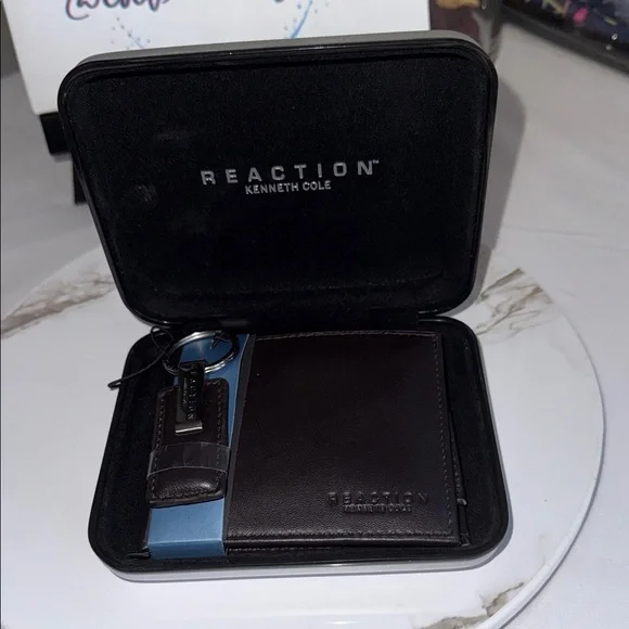 Kenneth Cole Reaction Dark Brown Wallet and Keychain Set