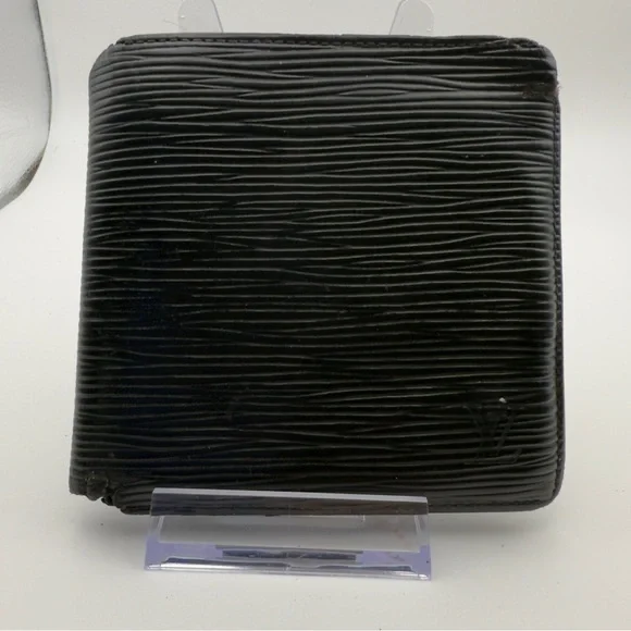 Louis Vuitton Black Epi Leather Bi-Fold Wallet | Men’s | Pre-Owned |