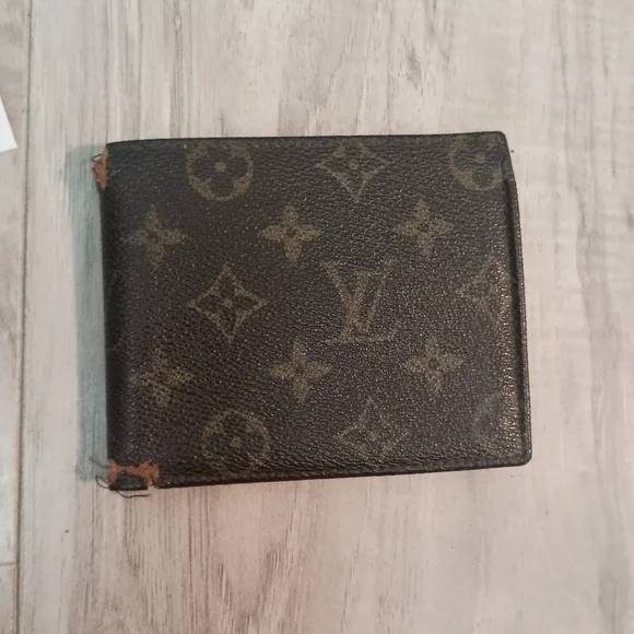 Authentic LOUIS VUITTON Monogram Porte Billet Carte Credit Marco