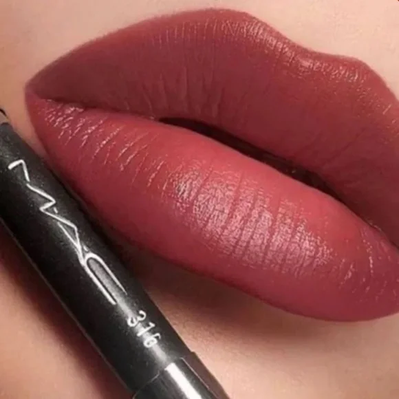 💕⚡️MAC Bated Breath Love Me Liquid Lipcolour