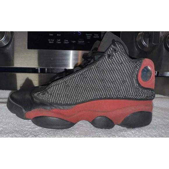 Air Jordan 13‎ Bred Retro Size 6.5y GS Black Red Sneakers 2017 414574-004