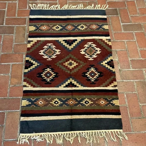 Perla Rug‎