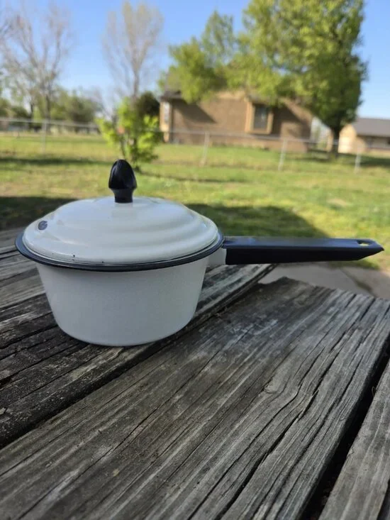 Vintage White with Black Trim Enamelware Saucepan with Lid Enamel‎ Tuxedo