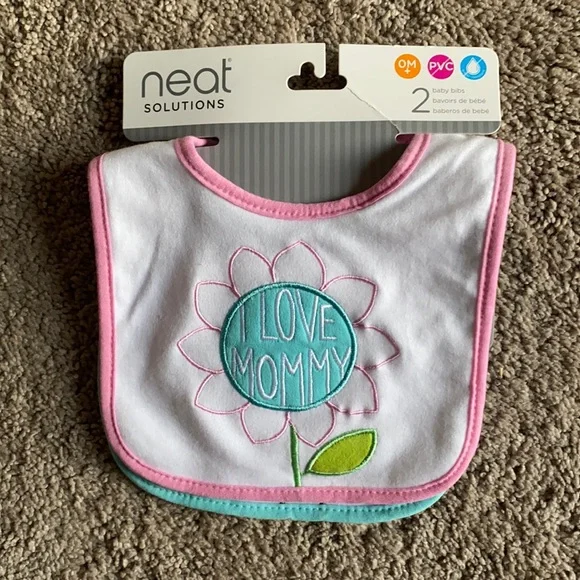 Sassy Baby “I Love My Mommy” and “Mommy Loves Me” Bibs (2) Pink and Blue
