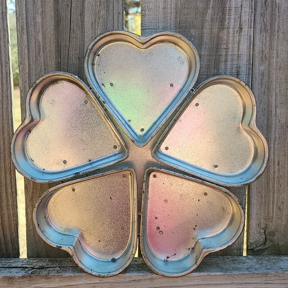 Vintage 1960's Wheel of Hearts Pan Tin Used Condition