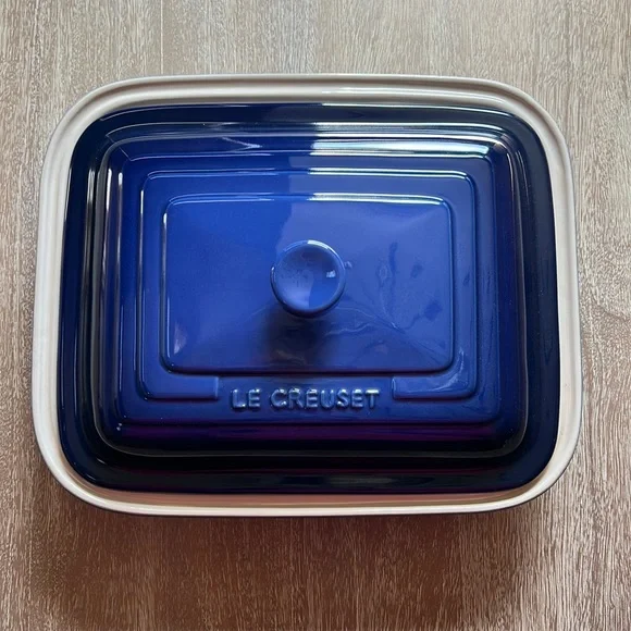 Le Creuset Stoneware 8-1/2-by-11-Inch Covered Deep Dish Baker, Blue