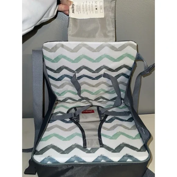 Nuby Easy‎ Go Travel Booster Seat Portable High Chair Gray Chevron 35lb NWOT