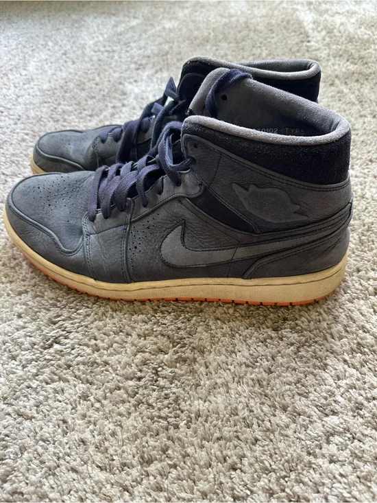 Jordan 1 Mid-Top Sneakers Navy Top Orange Bottoms. Size 11.5