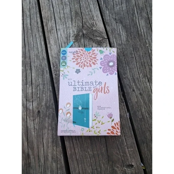 Niv Ultimate Bibles for Girls Faithgirlz Edition J9