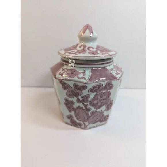Vintage Chinese Red and‎ White Jar With Lid