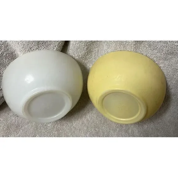 Vintage Fire King Small Bowls Set‎ Of 2 Yellow And White