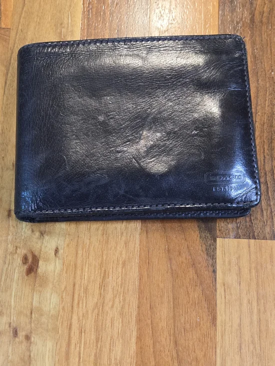 ​Coach Heritage Polished Leather Bifold Wallet – Glossy Black