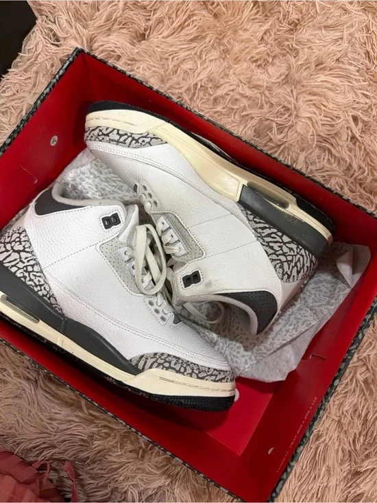 Jordan Boys White, Gray and Black Retro Basketball Sneakers