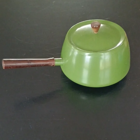 Elegant Vintage Green Aluminum Cookware with Wooden Handle Retro Decor