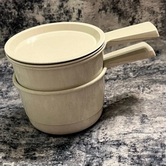Vintage Set of 2 Nordic Ware Soup R’ Mugs with lids