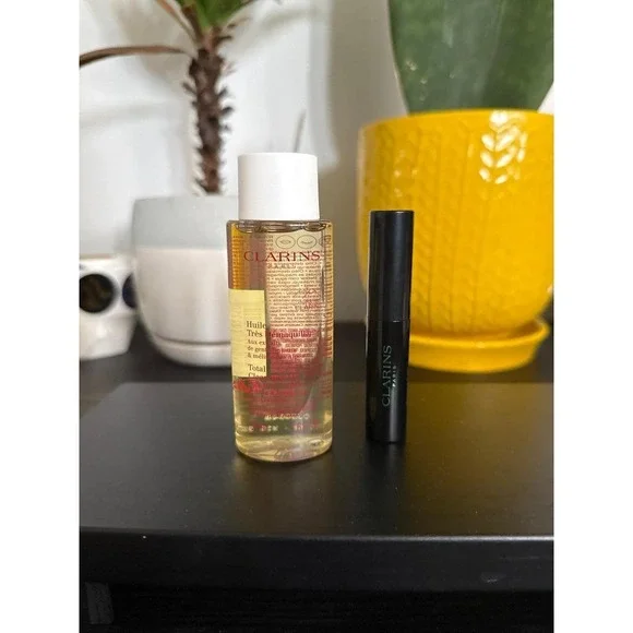 Clarins cleansing oil and black mascara