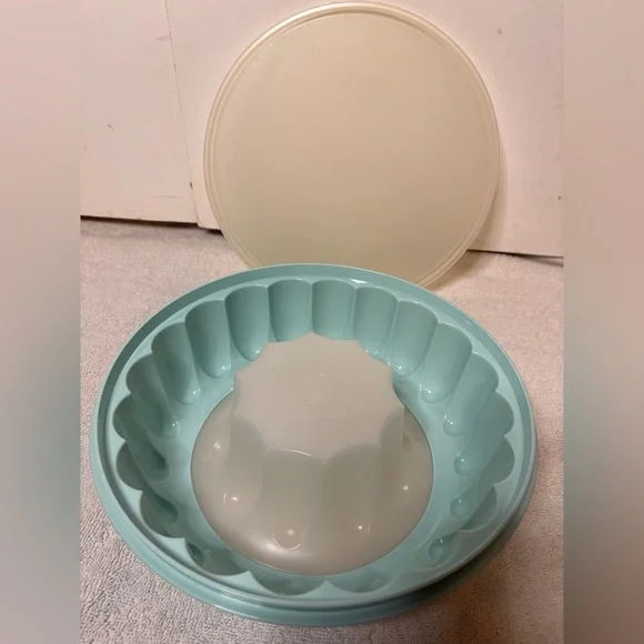Vintage Tupperware Fluted 9