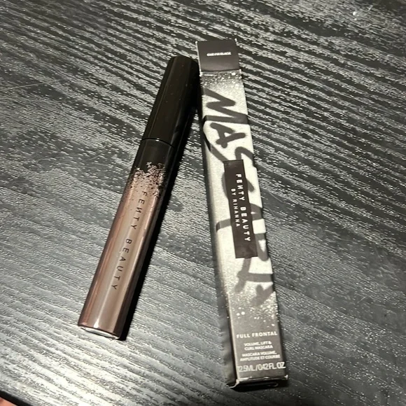 🎃🦇Fenty Beauty Cuz I'm Black Full Frontal Mascara