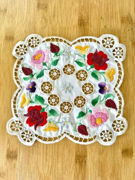 Vintage Mid Century Kalocsa Style Doily In Cotton And Lace Detail