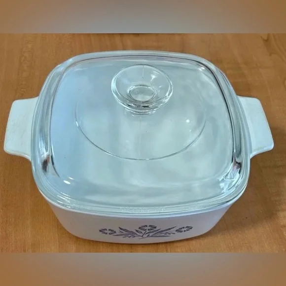 Vintage CorningWare cornflower blue casserole dish & lid 1 1/2 qt glassware