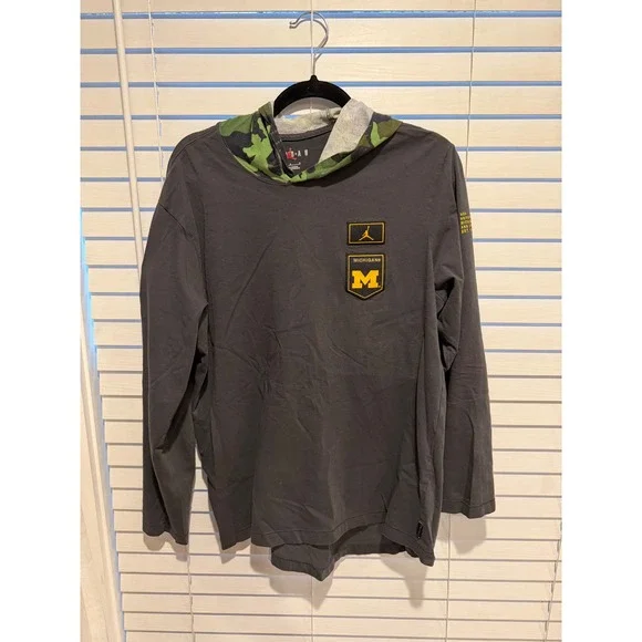 Jordan Michigan Wolverines Long Sleeve Hooded Shirt Mens Large Gray Camo