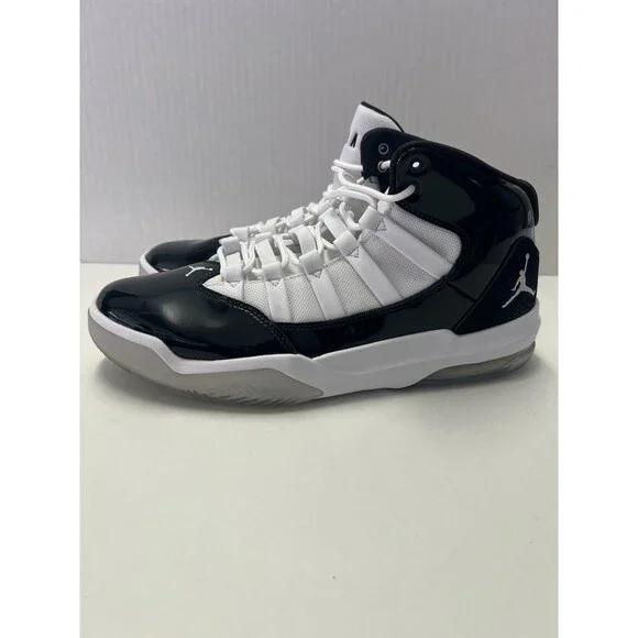Jordan Max Aura Mid Top Lace-Up Basketball Sneakers Black/White AQ9084-011