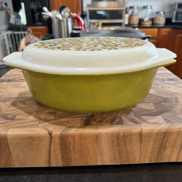 Pyrex Verde Olive 045 2.5 Quart Oval Baking Dish with Lid Retro Mid Century