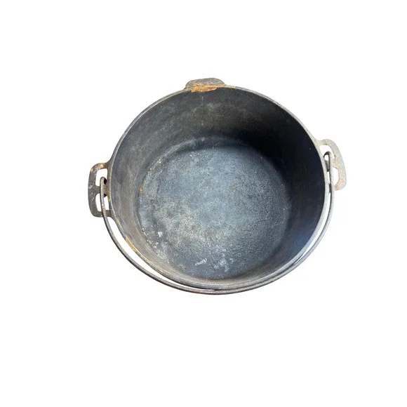 Vintage Unmarked  Cast Iron Dutch Oven No Lid 8Y