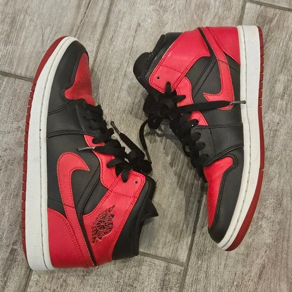 Jordan Air Jordan 1 Mid Mens 8.5 Black Red Banned Bred Leather Sneakers