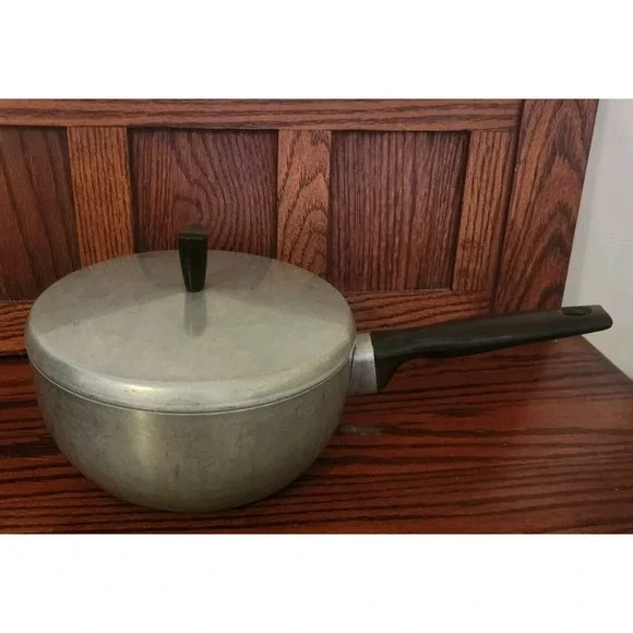 Vintage Wear-ever Aluminum‎ 2 Quart # 38342 With Lid