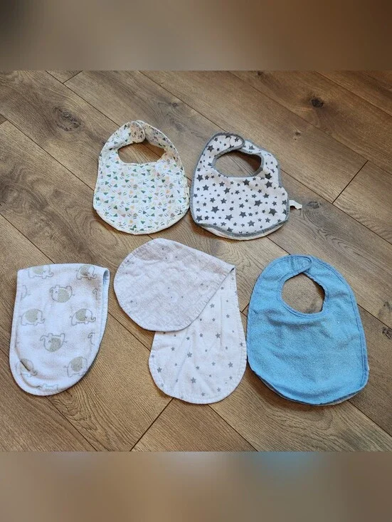 Baby Burp Cloths And Waterproof Bibs