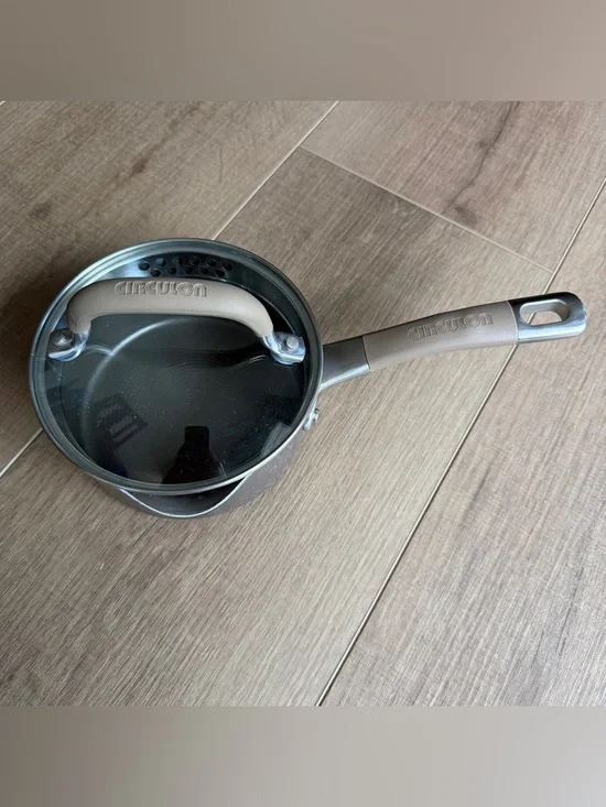 Circulon Nonstick 1Qt Sauce Pan/Lid  19T Non Stick 1309952 Premier Professional‎