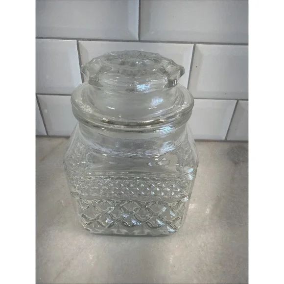 Vintage Anchor Hocking Wexford Clear Medium Canister‎ Jar w/ Lid 6 1/2