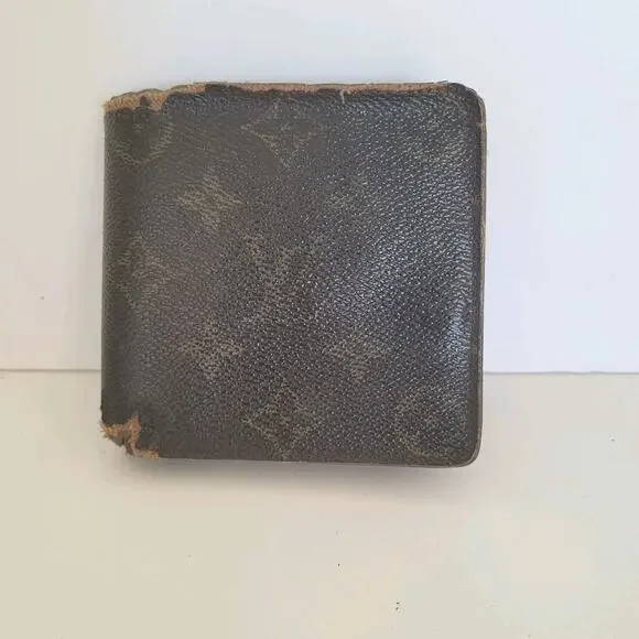 Vintage Louis Vuitton Men's LV Brown Bi-Fold Leather Wallet Monogram Card Bill