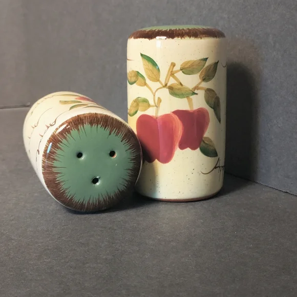 HOME INTERIOR SALT & PEPPER SET⭐