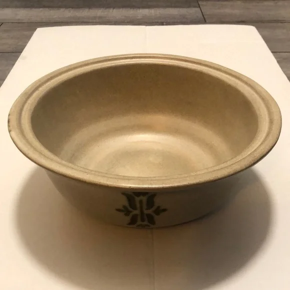 Haeger vintage pottery mixing bowl #8231 made in the USA with 2 green designs