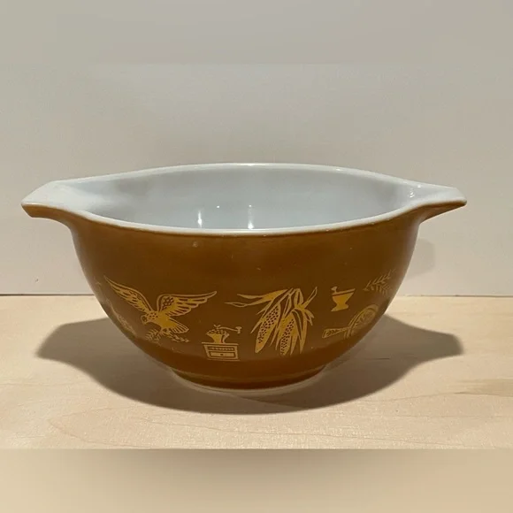 Pyrex Vintage Early American Brown and Gold Mixing Bowl