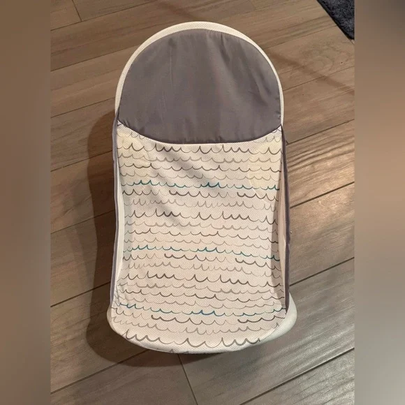 Gray and White infant bath bed