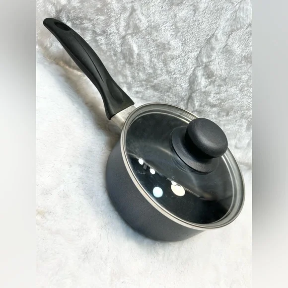 T-FAL NON STICK 1 QUART SAUCE PAN W/GLASS LID
