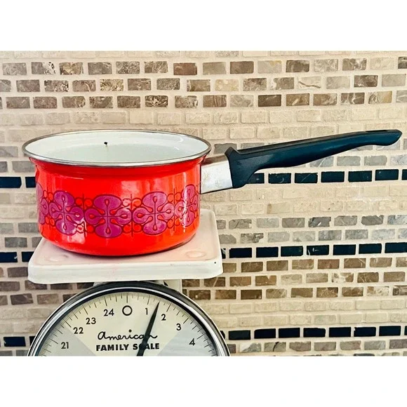 Vintage Enamel Pan with‎ Groovy Pink Pattern on Red