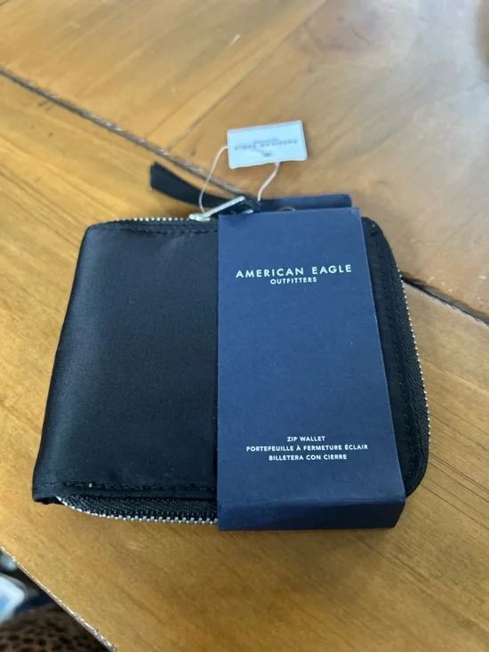 NWT AEO Black Nylon Zip Wallet with Silver Hardware