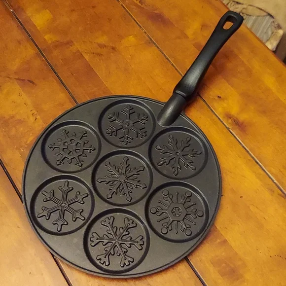 NORDIC WARE | SNOWFLAKE PANCAKE GRIDDLE