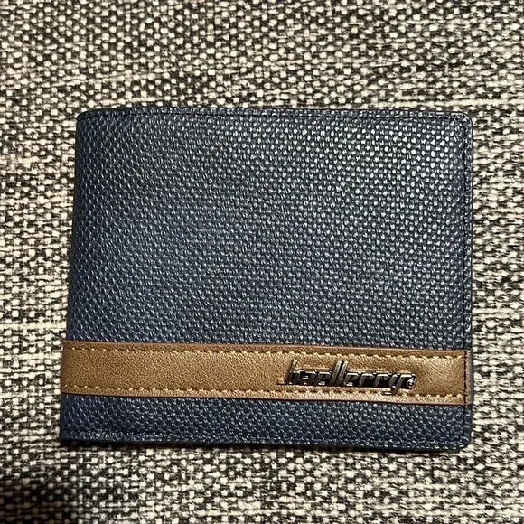 NWT Men’s Bi-Fold Wallet