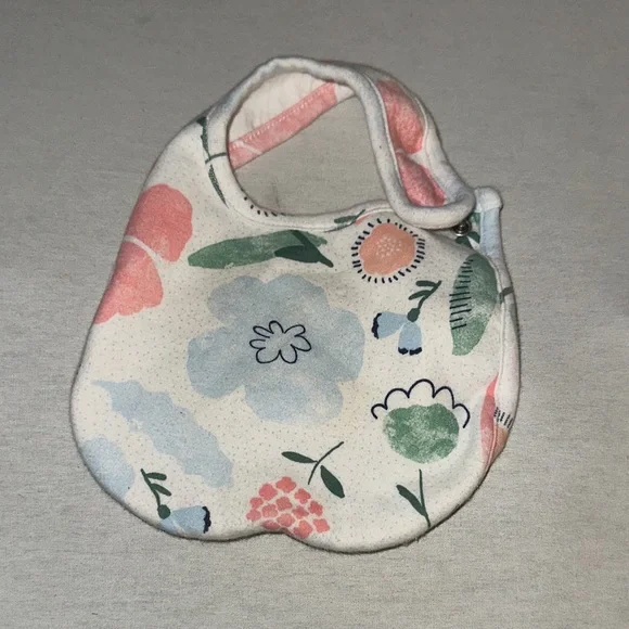 Kids Size OS Carter's Multicolor Floral Baby Bib.