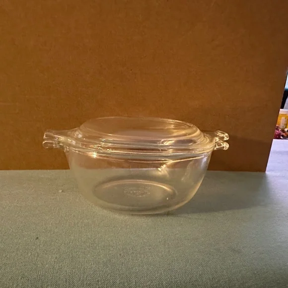 Vintage Pyrex 10oz Covered Casserole Dish