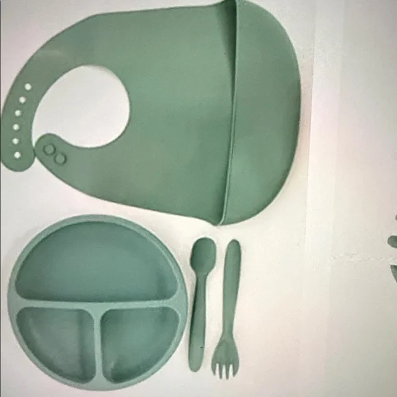 Silicone Toddler Feeding Set with Pocket Bib in Sage