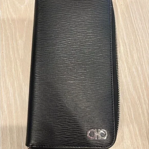 Brand new Salvatore Ferragamo Black Leather Wallet mens / women's wallet